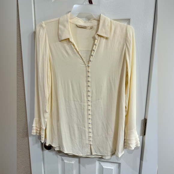Soft Surroundings Tops - Soft Surroundings V-neck button down blouse